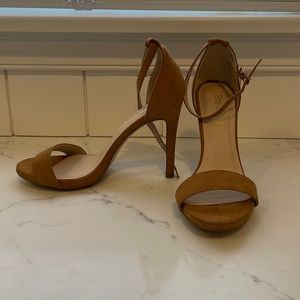 Brand new size 6 heels